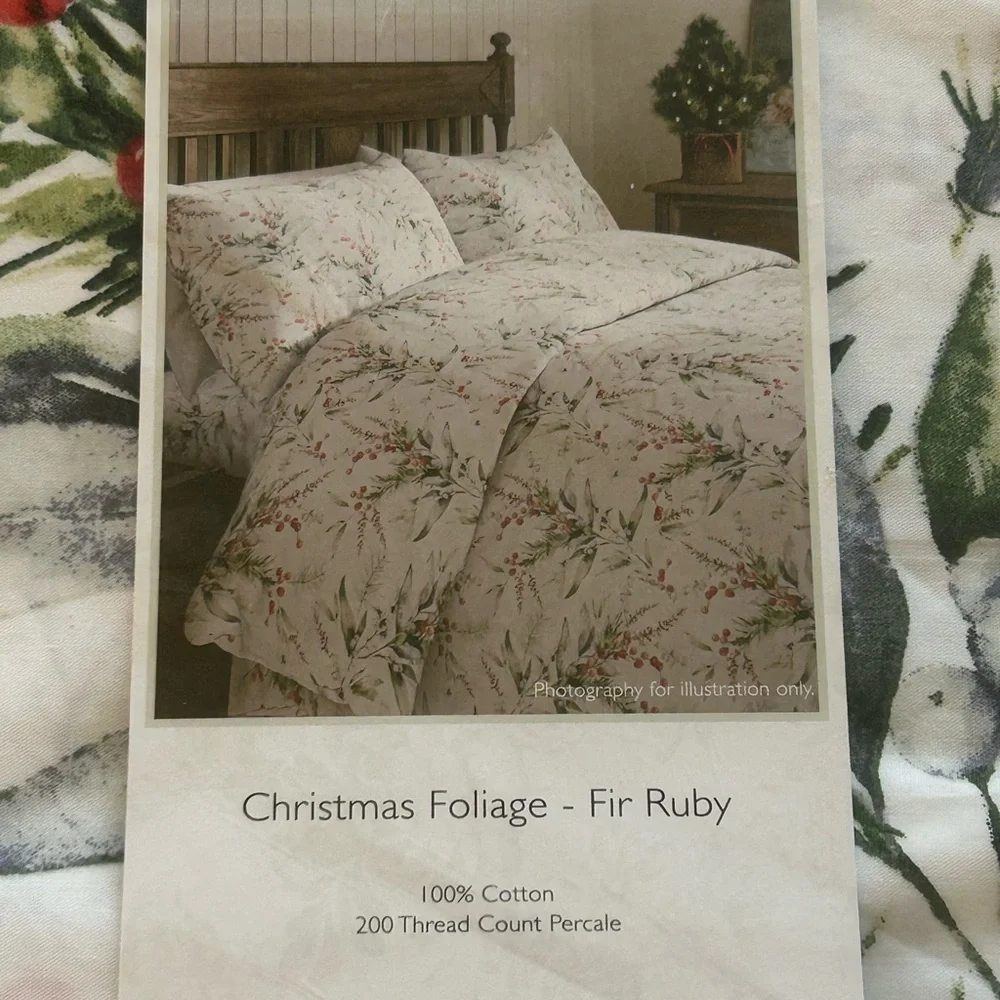 Cabbages & Roses King Size 3 pc. Duvet Set. Christmas Foliage- Fir Ruby. NWT